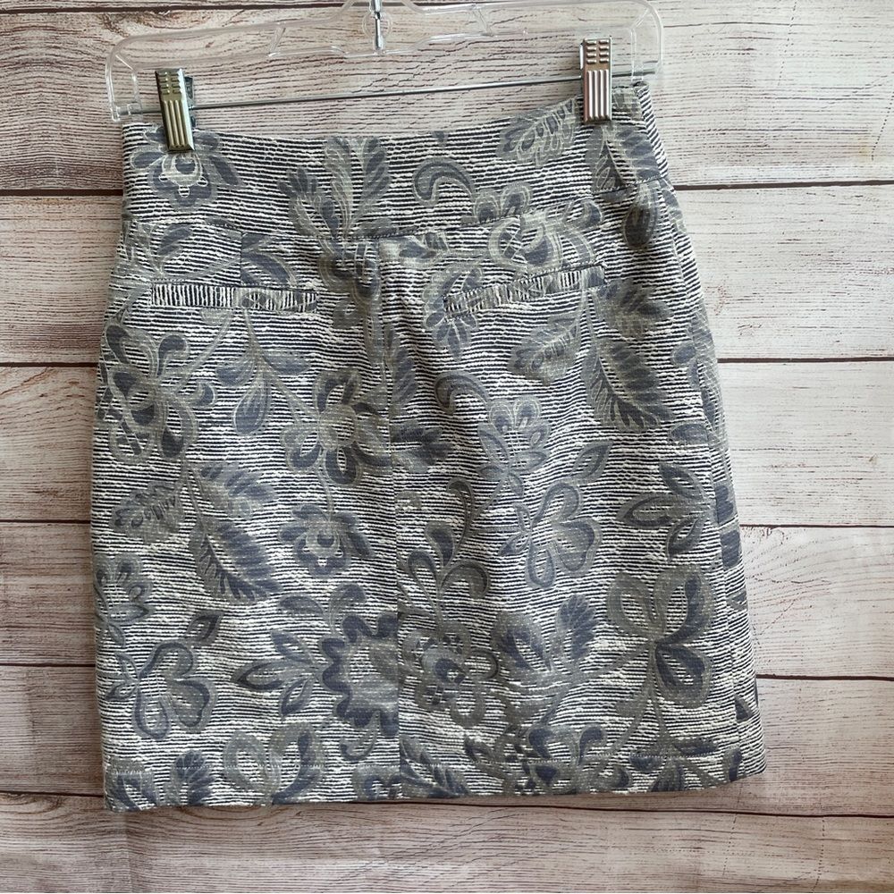 ANTHROPOLOGIE MAEVE CLEMENTIA JACQUARD SKIRT IN GRAY FLORAL - Picture 3 of 5